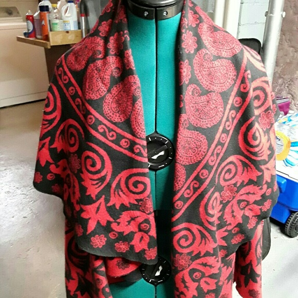 Unique patterned shawl - Picture 4 of 6